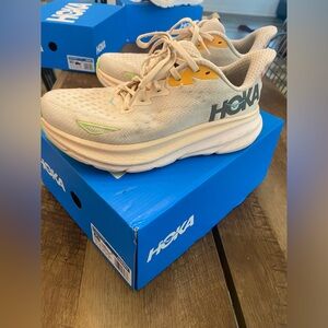 Hoka Clifton 9 Women’s 6